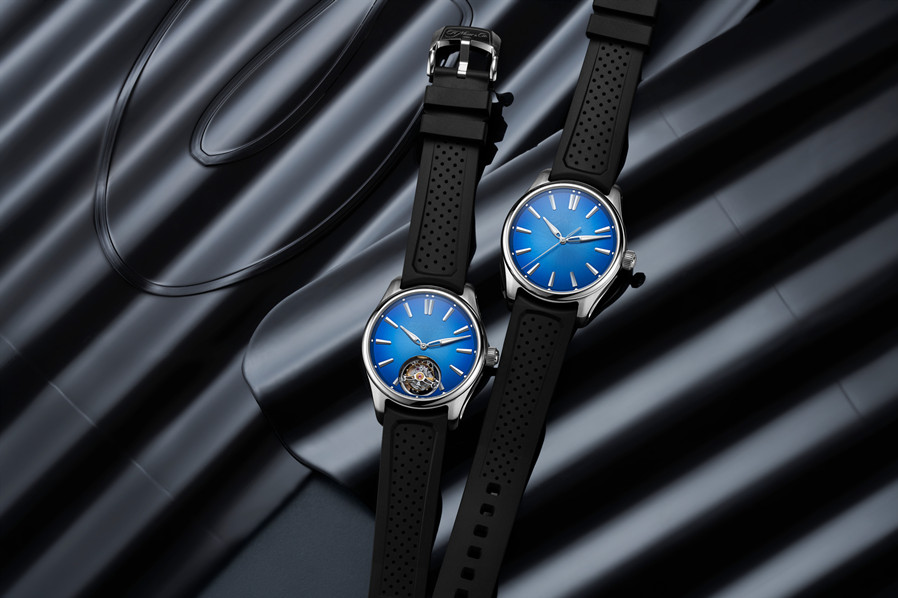 HMoser_3200-1217_Pioneer_Centre_Seconds_Arctic_Blue_40mm__Lifestyle_with_3804-1208.jpg