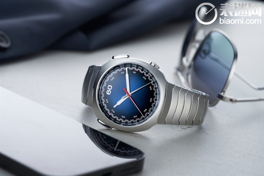 HMoser_6907-1200_Streamliner_Flyback_Chronograph_Funky_Blue_2__Lifestyle_Concrete_Accessories.jpg
