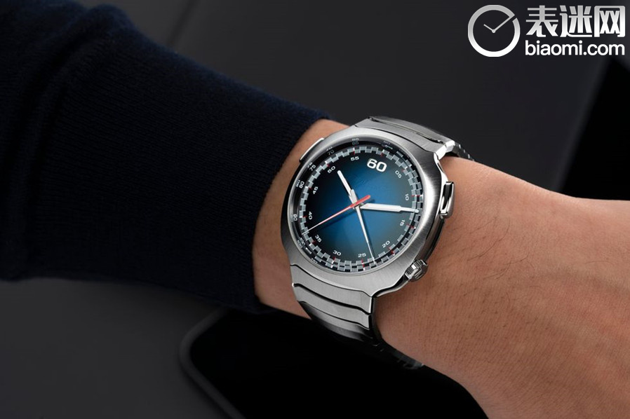 hmoser-6907-1200-streamliner-flyback-chronograph-funky-blue-2-lifestyle-wristshot-front-65aeb1ac4ae34.jpg