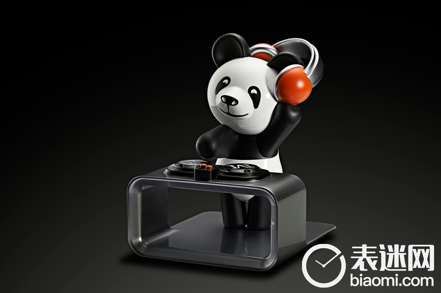 HMoser_Streamliner-Pandamomium_Panda_statuette.jpg