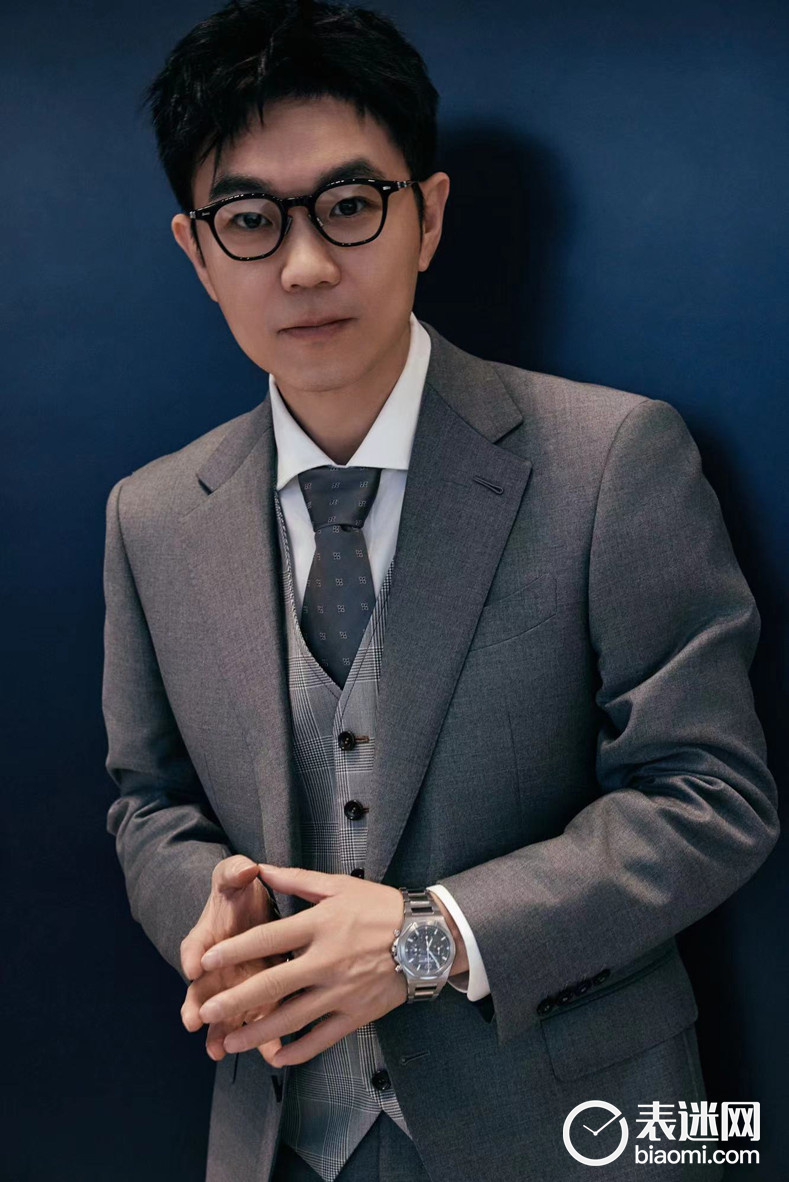 1、大鹏佩戴GP芝柏表Laureato桂冠系列钛金属计时码表.jpg