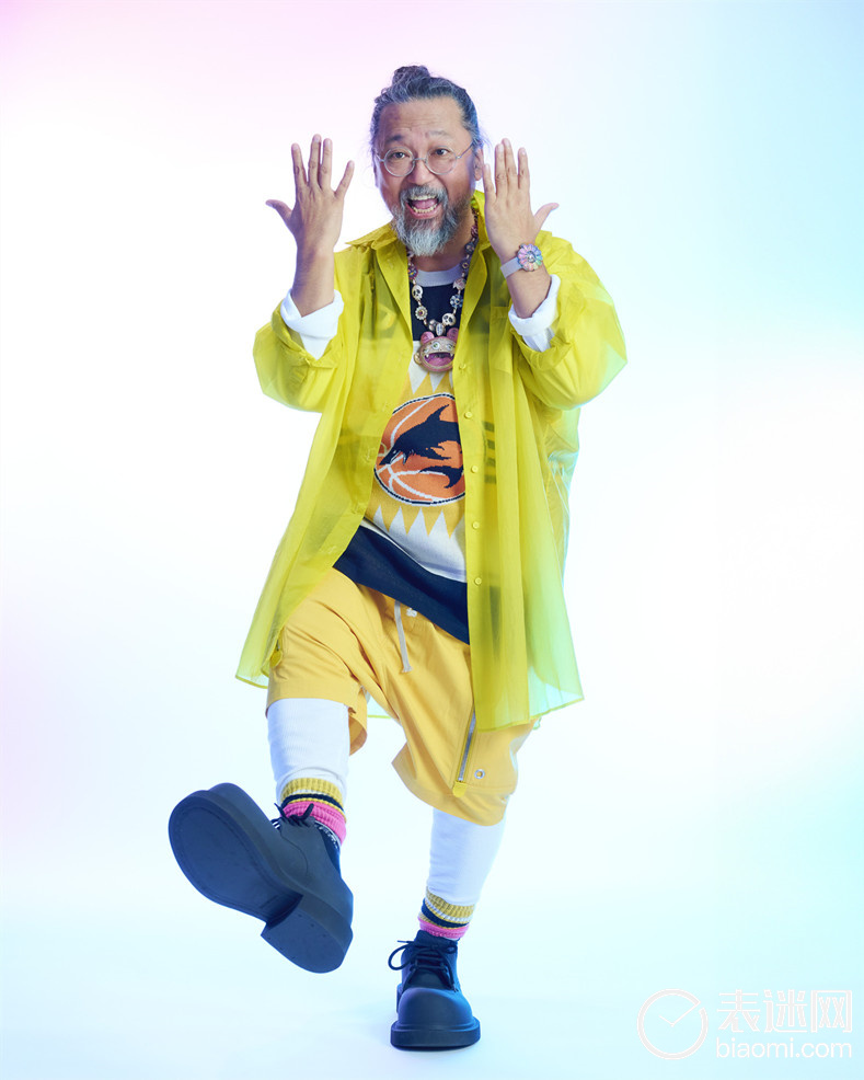 村上隆佩戴宇舶表MP-15村上隆陀飞轮蓝宝石彩虹腕表.jpg